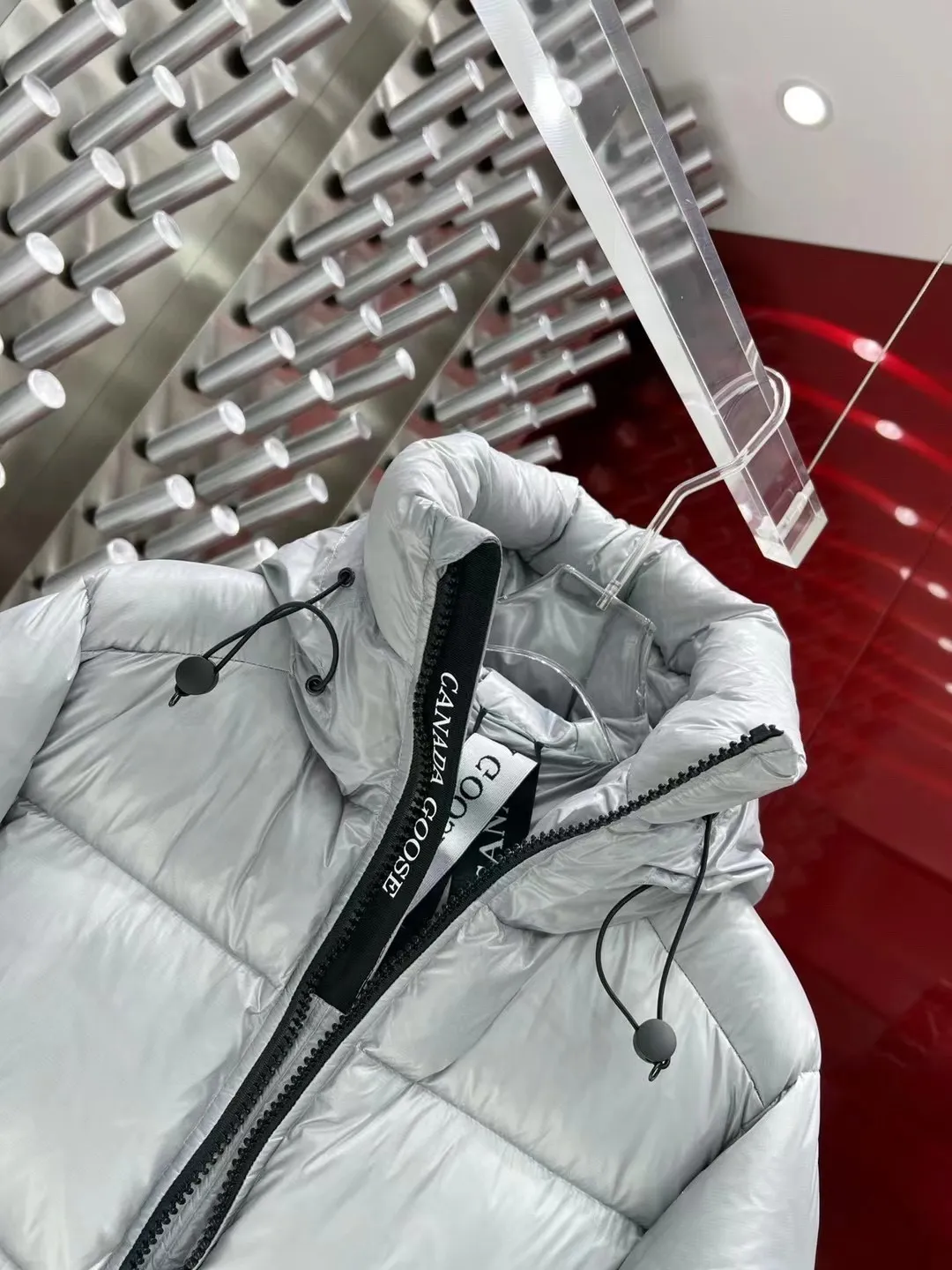 P780 Canada Goose/Canada Goose 2022 limited new Crofton puff down jacket top version (exclusive to the entire network)‼ ️ ‼ ️Top version, ceiling level‼ ️ Crofton soft bread, the latest style in 2022, with cold protection effect up to level 4, made of recycled Feather-Light tear-resistant fabric, ultra-light, and no weight on the upper body at all! The unique black label highlights your temperament‼ ️ Canada Goose, a Canadian brand, has always been recognized as the warmest down jacket. Various Instagram celebrities, Internet celebrities, and celebrities often wear it for street photos. I do Canada Goose every year, but I still can’t get rid of my love for the geese. No matter how cold the weather is, there is no need to be afraid, because there are geese! Filled with 90% white duck down, Canada Goose is the legendary warmest down jacket and is known as a must-have for Arctic outdoor sports! The most popular down jacket in the world, celebrities are rushing to buy it, it is a must-have!   Same style for men and women Size: S~XXL Ready in stock